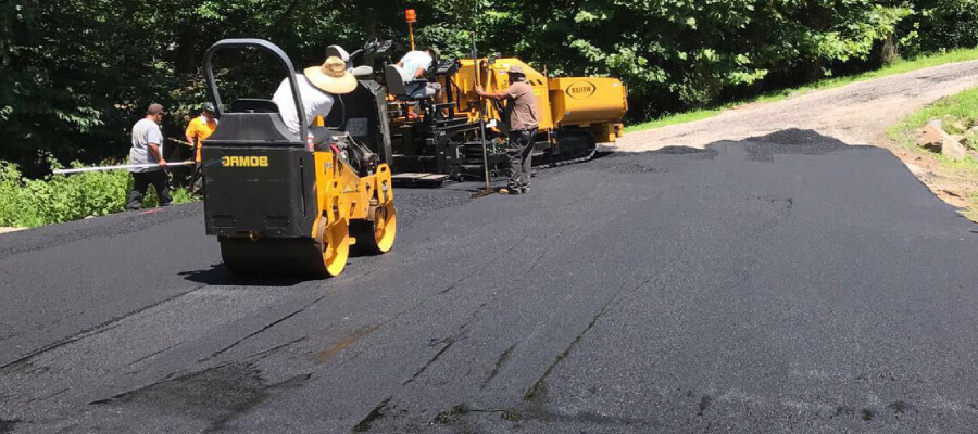 asphalt paving team