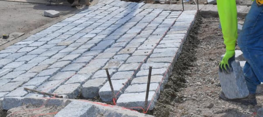 installing stone paving driveway