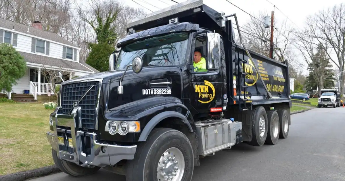 professional hauling service truck